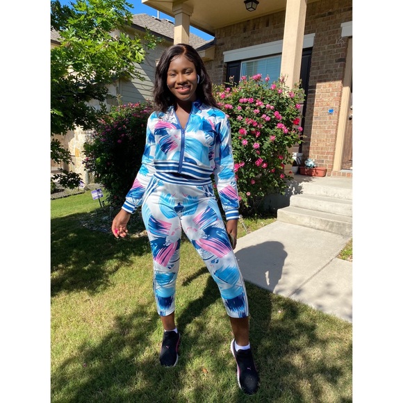 Sky is colorful two piece set - Picture 2 of 2